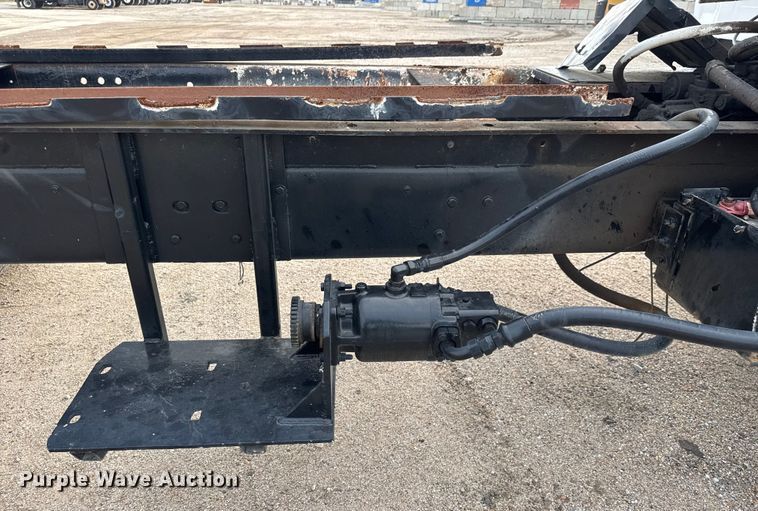 image for item EM8402 1993 Ford LT8000 truck cab and chassis