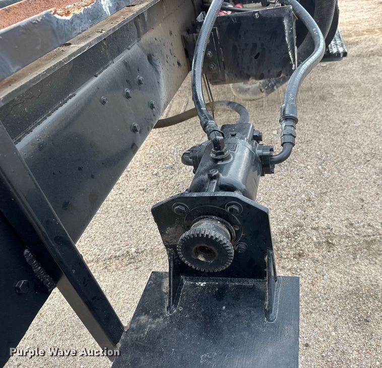 image for item EM8402 1993 Ford LT8000 truck cab and chassis