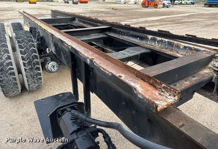 image for item EM8402 1993 Ford LT8000 truck cab and chassis