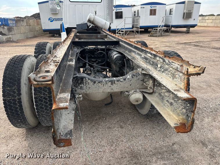 image for item EM8402 1993 Ford LT8000 truck cab and chassis