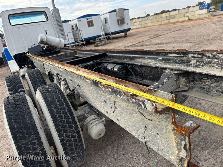 image for item EM8402 1993 Ford LT8000 truck cab and chassis