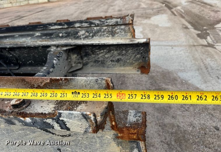 image for item EM8402 1993 Ford LT8000 truck cab and chassis