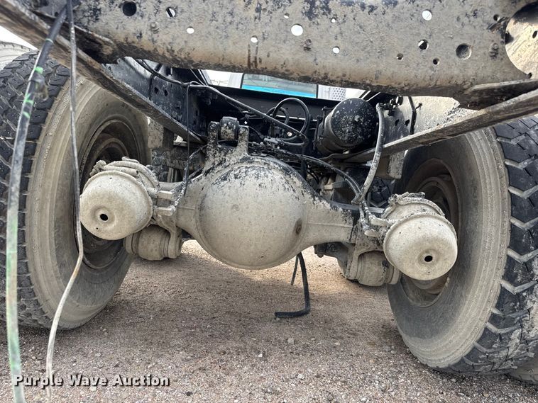 image for item EM8402 1993 Ford LT8000 truck cab and chassis