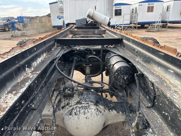 image for item EM8402 1993 Ford LT8000 truck cab and chassis