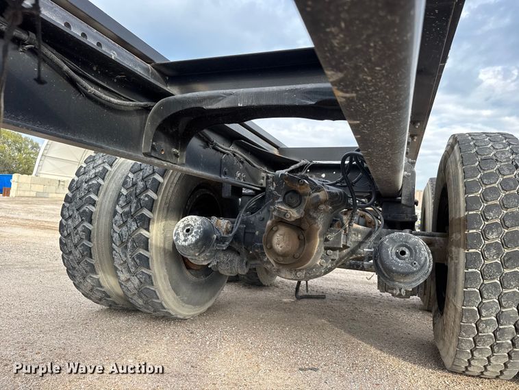 image for item EM8402 1993 Ford LT8000 truck cab and chassis