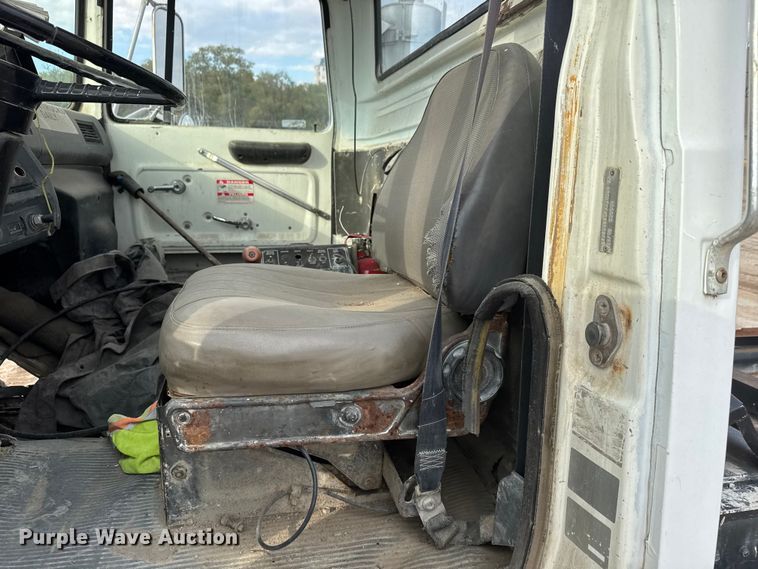 image for item EM8402 1993 Ford LT8000 truck cab and chassis