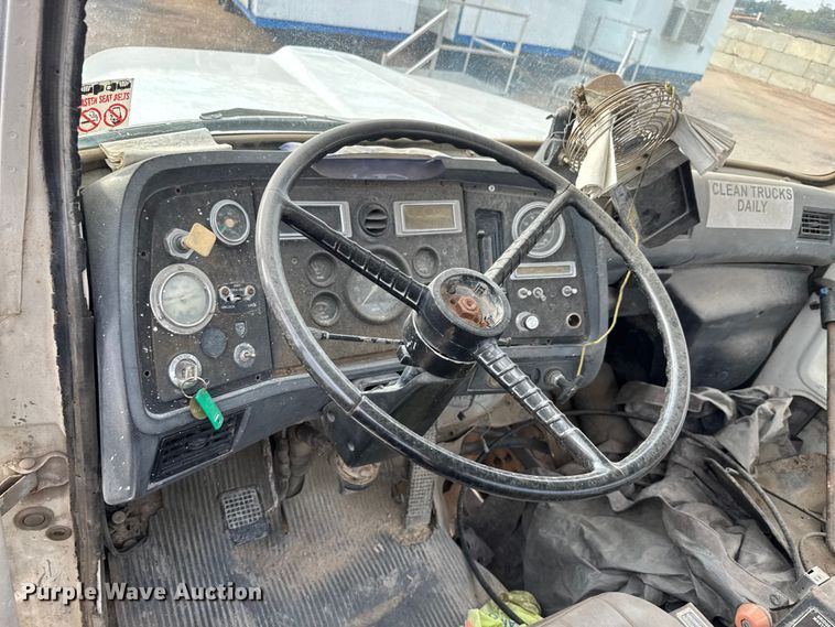 image for item EM8402 1993 Ford LT8000 truck cab and chassis