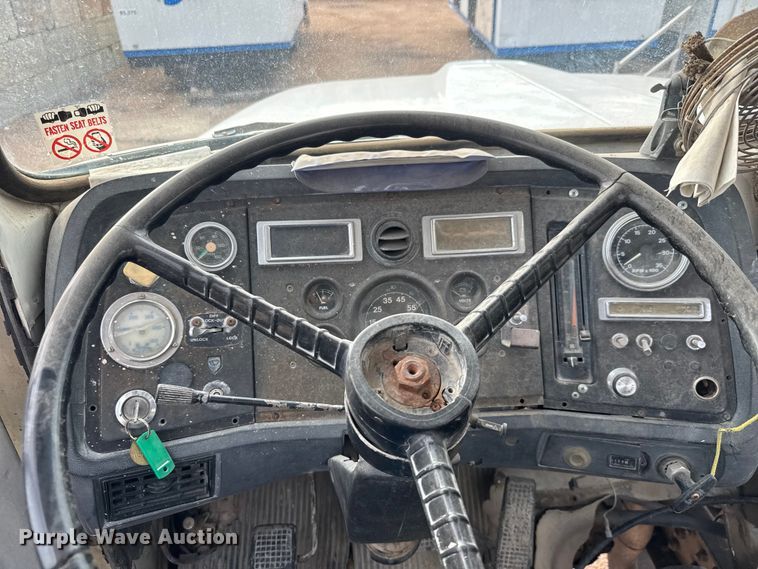 image for item EM8402 1993 Ford LT8000 truck cab and chassis