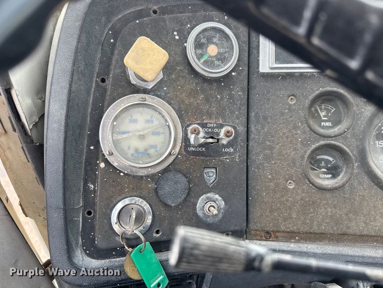 image for item EM8402 1993 Ford LT8000 truck cab and chassis