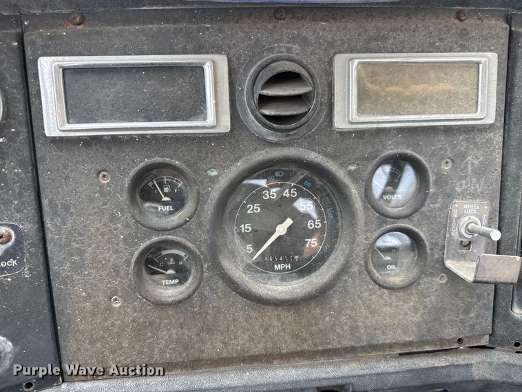 image for item EM8402 1993 Ford LT8000 truck cab and chassis