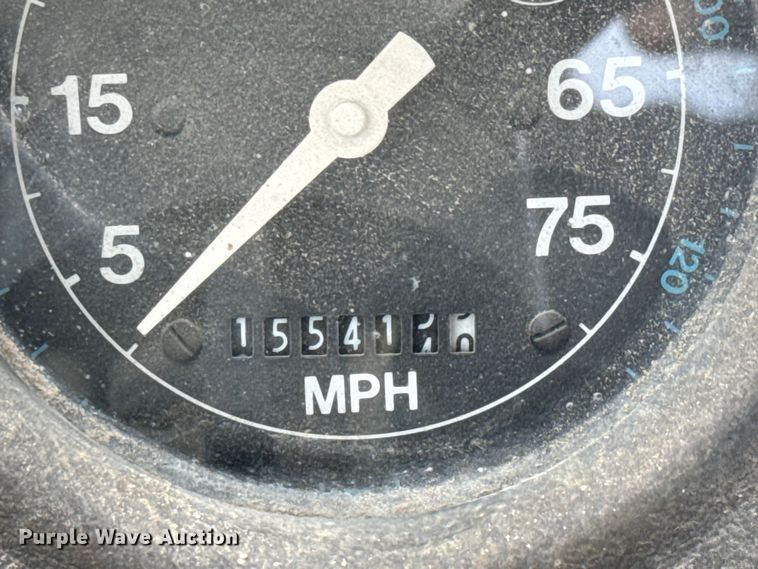 image for item EM8402 1993 Ford LT8000 truck cab and chassis