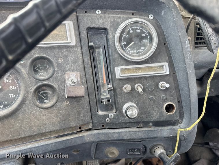 image for item EM8402 1993 Ford LT8000 truck cab and chassis