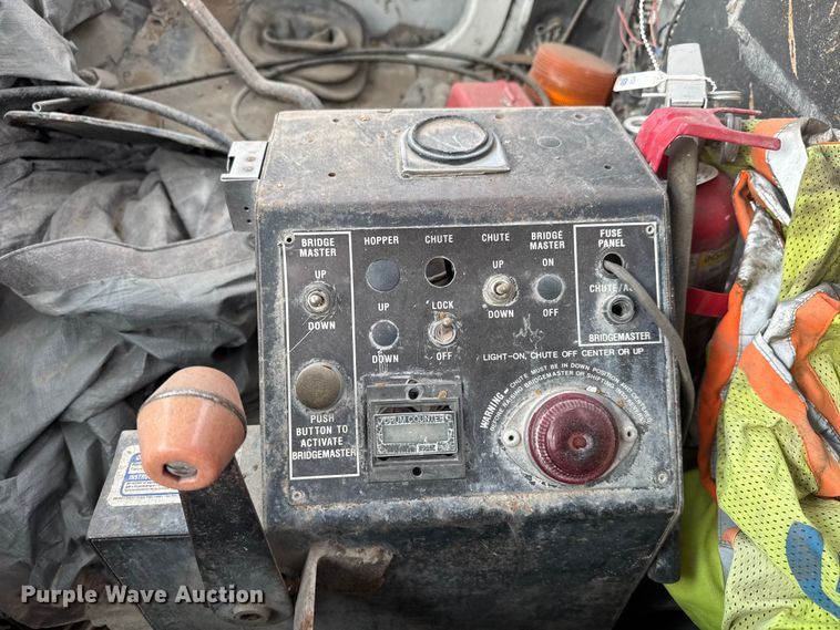 image for item EM8402 1993 Ford LT8000 truck cab and chassis