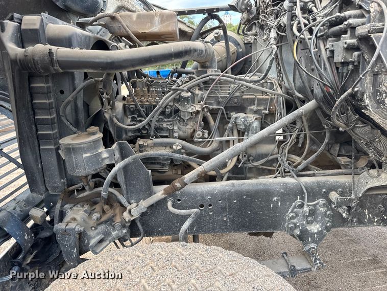 image for item EM8402 1993 Ford LT8000 truck cab and chassis