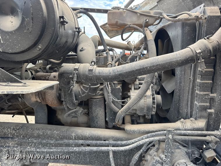 image for item EM8402 1993 Ford LT8000 truck cab and chassis