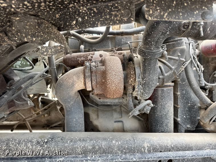 image for item EM8402 1993 Ford LT8000 truck cab and chassis