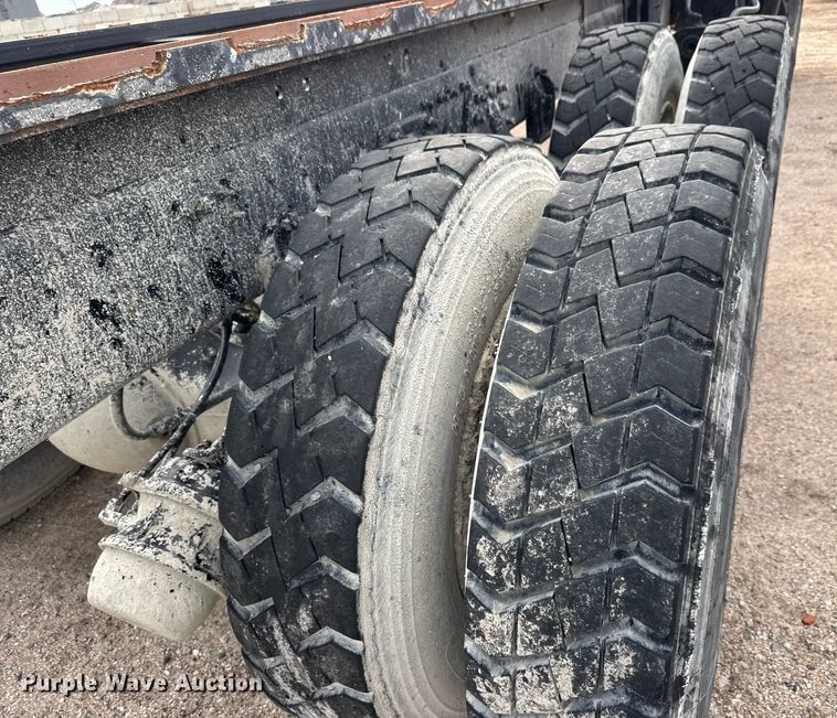 image for item EM8402 1993 Ford LT8000 truck cab and chassis