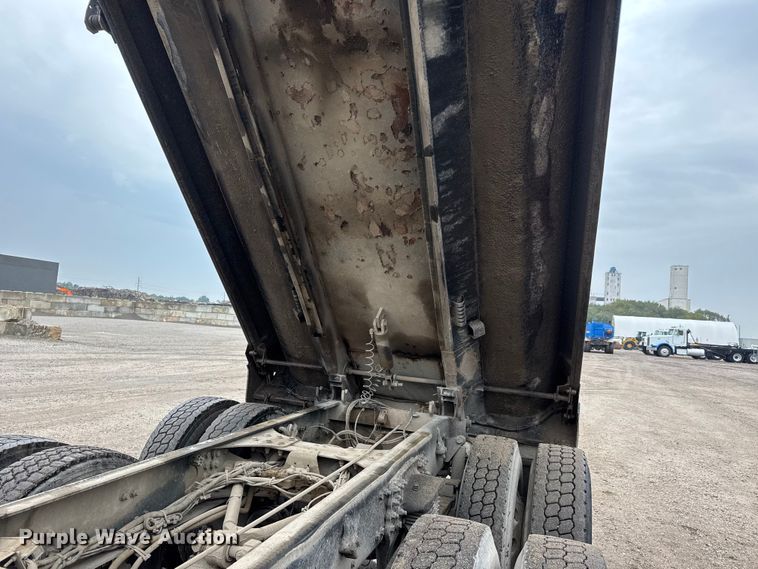 image for item EM8406 2006 Sterling L9500 dump truck