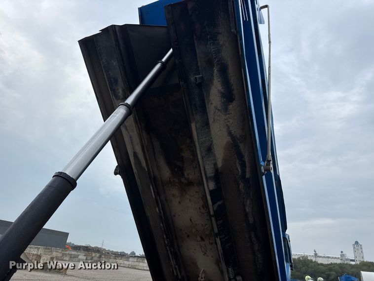 image for item EM8406 2006 Sterling L9500 dump truck