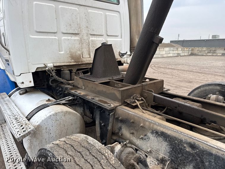 image for item EM8406 2006 Sterling L9500 dump truck