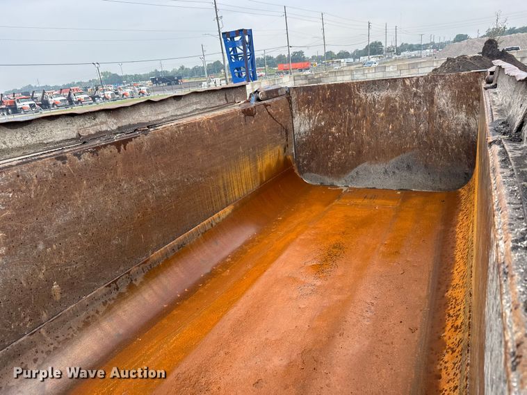 image for item EM8406 2006 Sterling L9500 dump truck