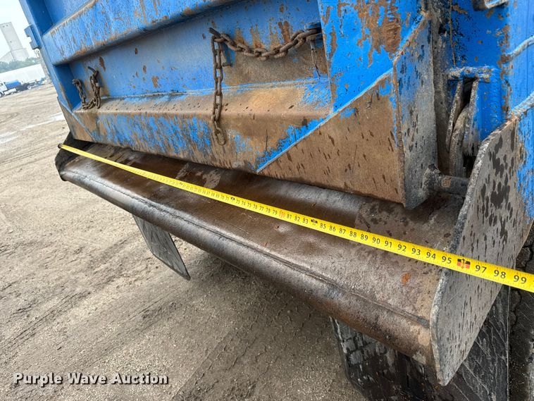 image for item EM8406 2006 Sterling L9500 dump truck