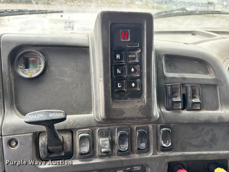 image for item EM8406 2006 Sterling L9500 dump truck