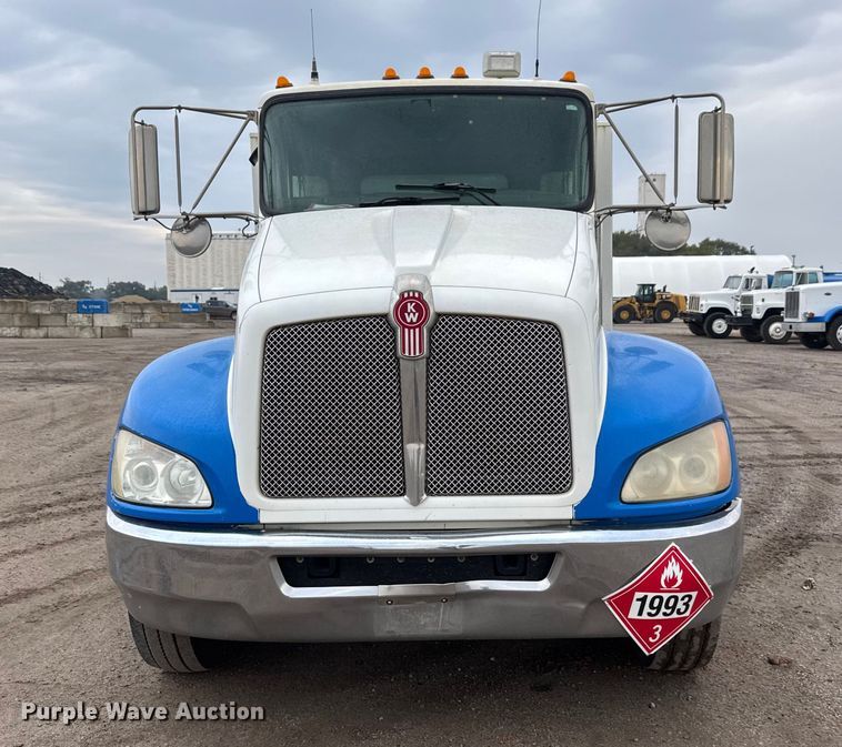 image for item EM8407 2010 Kenworth T370 fuel / lube truck