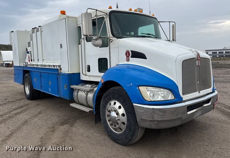 image for item EM8407 2010 Kenworth T370 fuel / lube truck