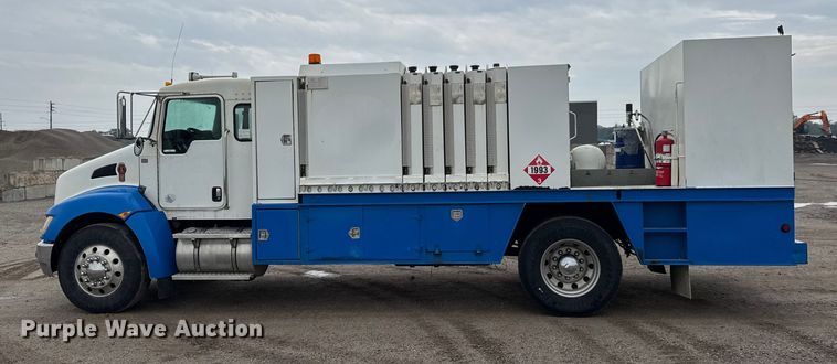 image for item EM8407 2010 Kenworth T370 fuel / lube truck