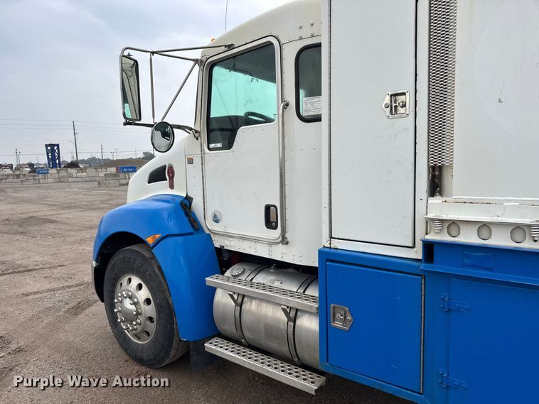 image for item EM8407 2010 Kenworth T370 fuel / lube truck