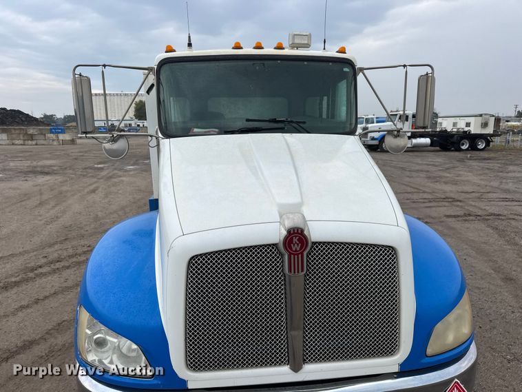 image for item EM8407 2010 Kenworth T370 fuel / lube truck