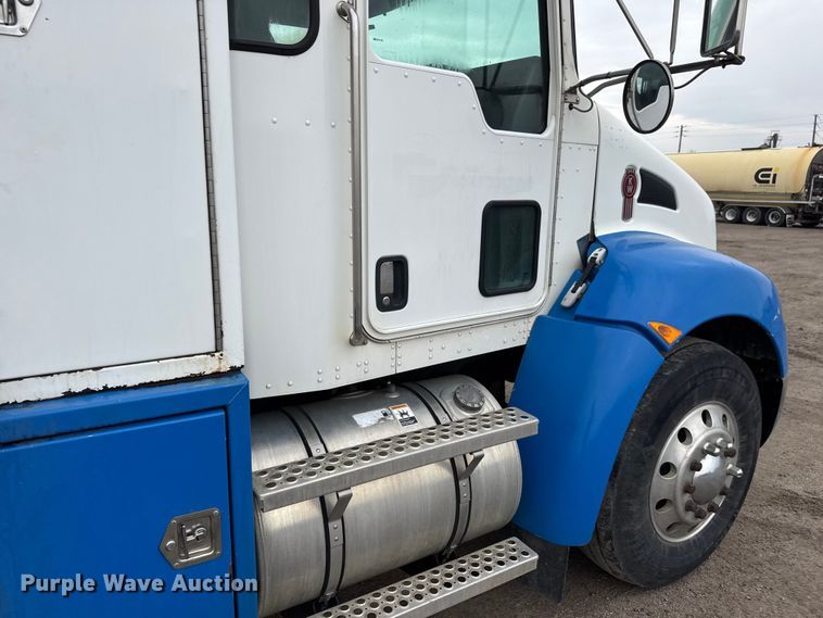 image for item EM8407 2010 Kenworth T370 fuel / lube truck