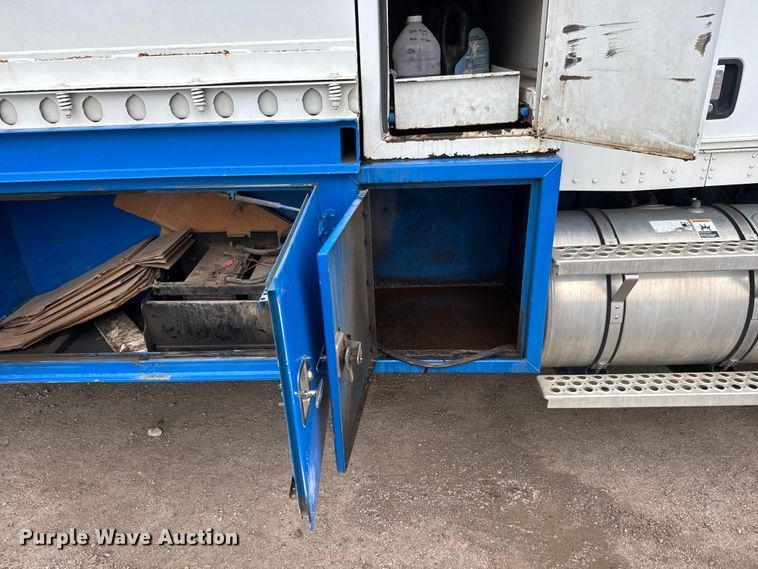 image for item EM8407 2010 Kenworth T370 fuel / lube truck