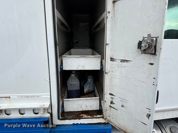 image for item EM8407 2010 Kenworth T370 fuel / lube truck