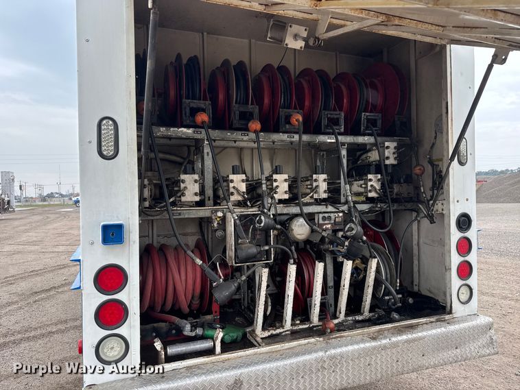 image for item EM8407 2010 Kenworth T370 fuel / lube truck