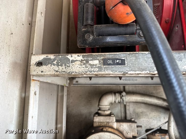 image for item EM8407 2010 Kenworth T370 fuel / lube truck