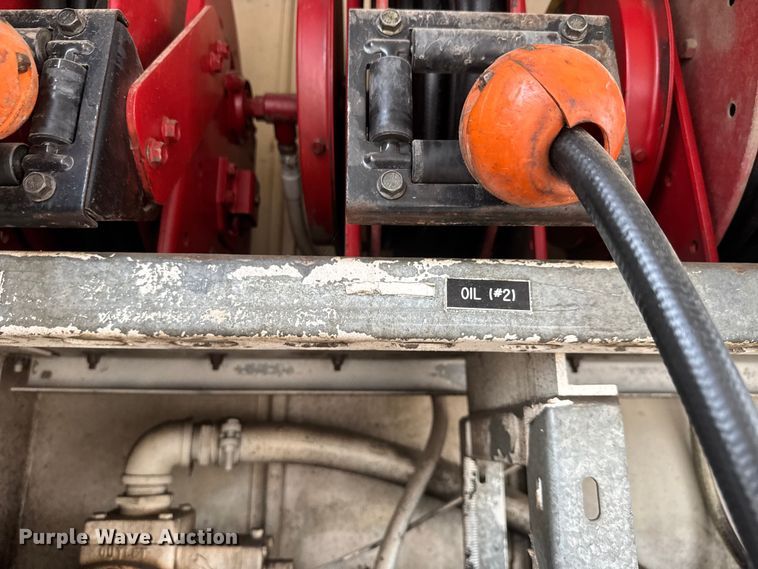 image for item EM8407 2010 Kenworth T370 fuel / lube truck