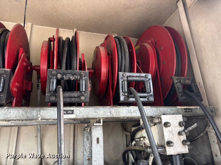 image for item EM8407 2010 Kenworth T370 fuel / lube truck