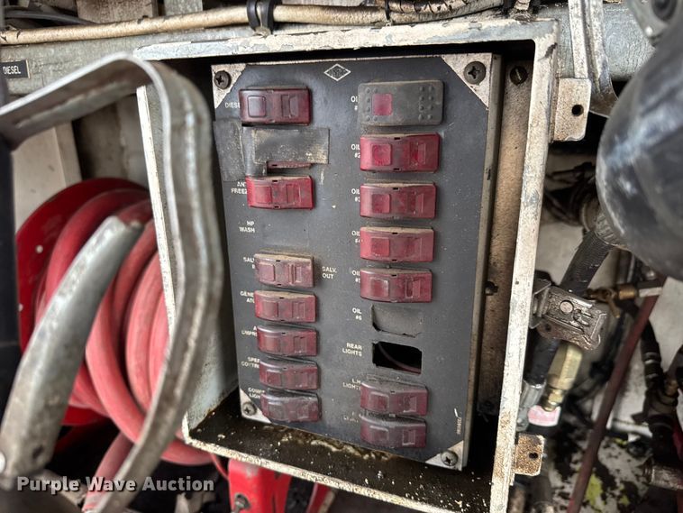 image for item EM8407 2010 Kenworth T370 fuel / lube truck