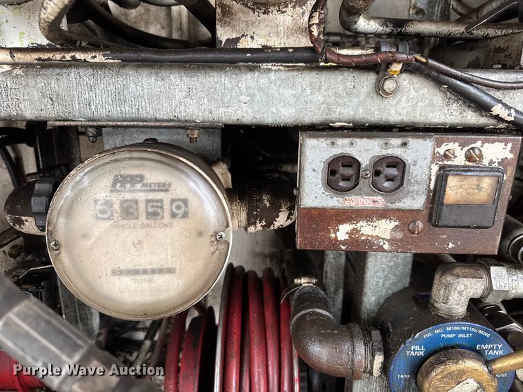 image for item EM8407 2010 Kenworth T370 fuel / lube truck