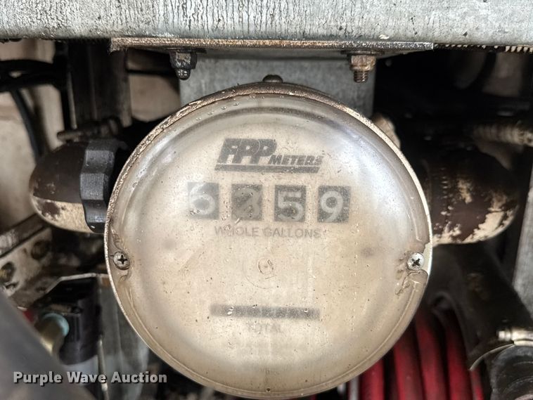 image for item EM8407 2010 Kenworth T370 fuel / lube truck