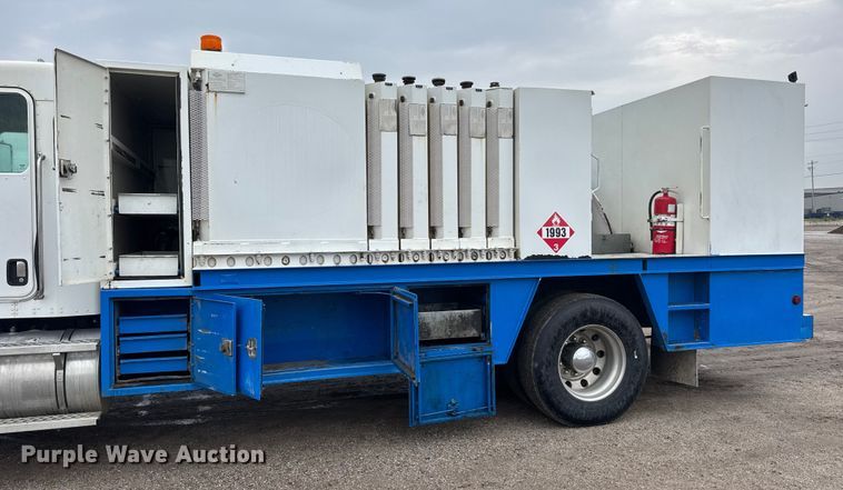 image for item EM8407 2010 Kenworth T370 fuel / lube truck