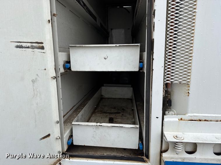 image for item EM8407 2010 Kenworth T370 fuel / lube truck