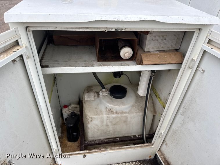 image for item EM8407 2010 Kenworth T370 fuel / lube truck