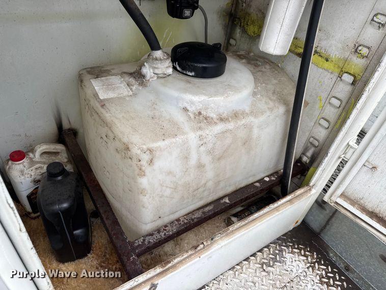 image for item EM8407 2010 Kenworth T370 fuel / lube truck