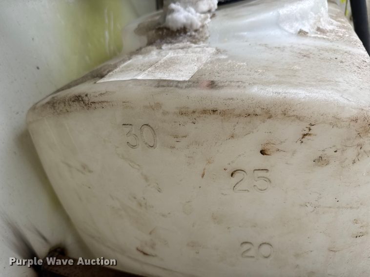 image for item EM8407 2010 Kenworth T370 fuel / lube truck