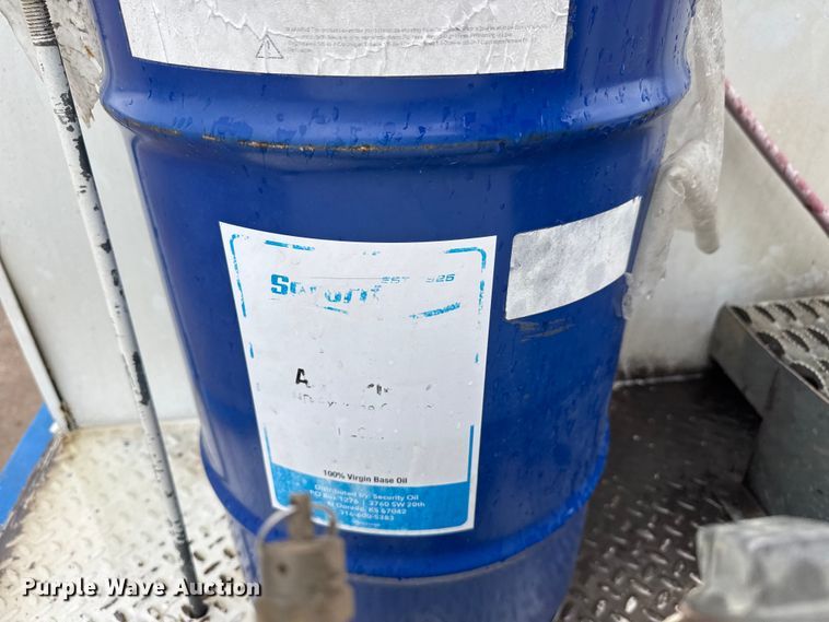 image for item EM8407 2010 Kenworth T370 fuel / lube truck