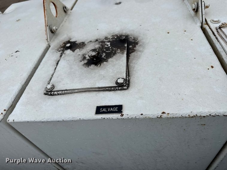 image for item EM8407 2010 Kenworth T370 fuel / lube truck