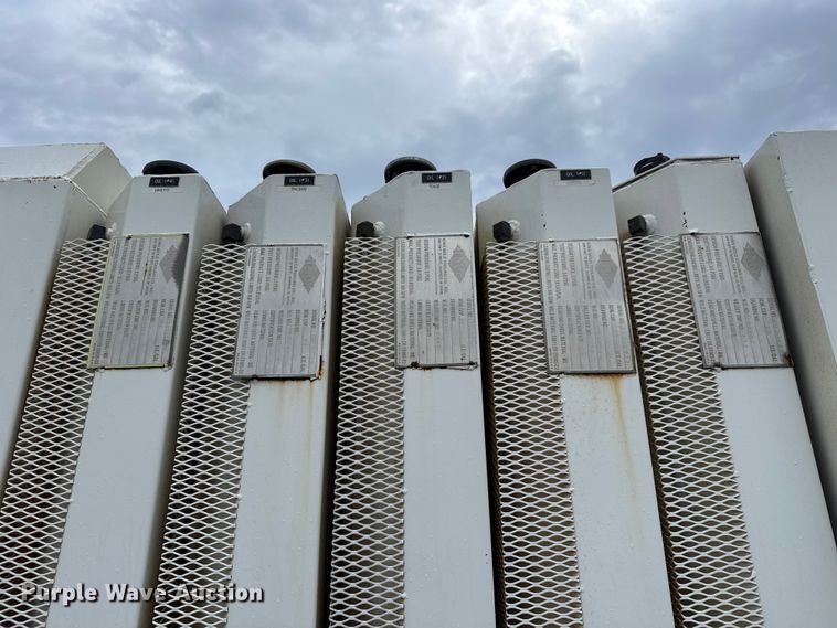 image for item EM8407 2010 Kenworth T370 fuel / lube truck